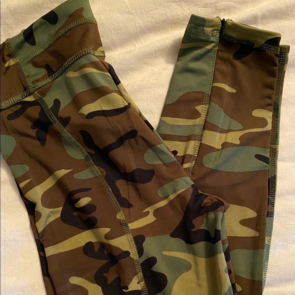 Camo print leggings